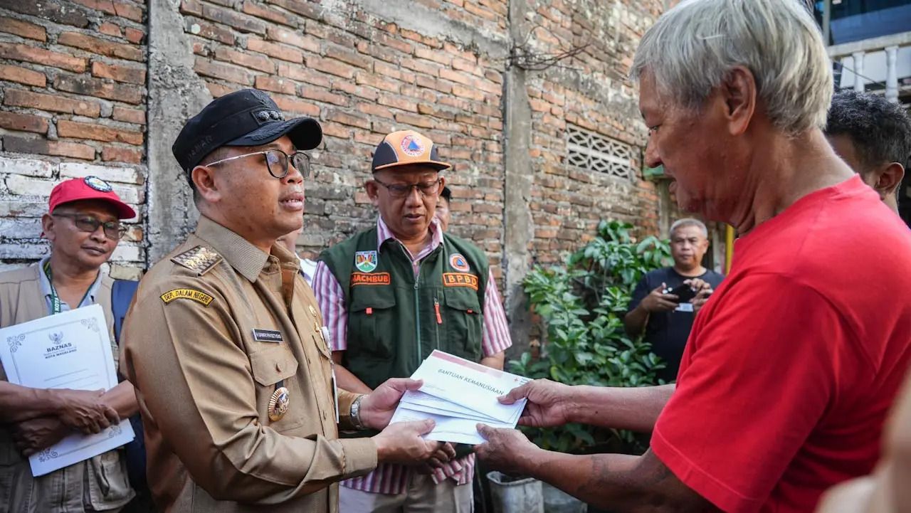 Wali Kota Magelang Berikan Bantuan dan Dukungan Moral Para Korban Kebakaran di Kampung Karang Lor
