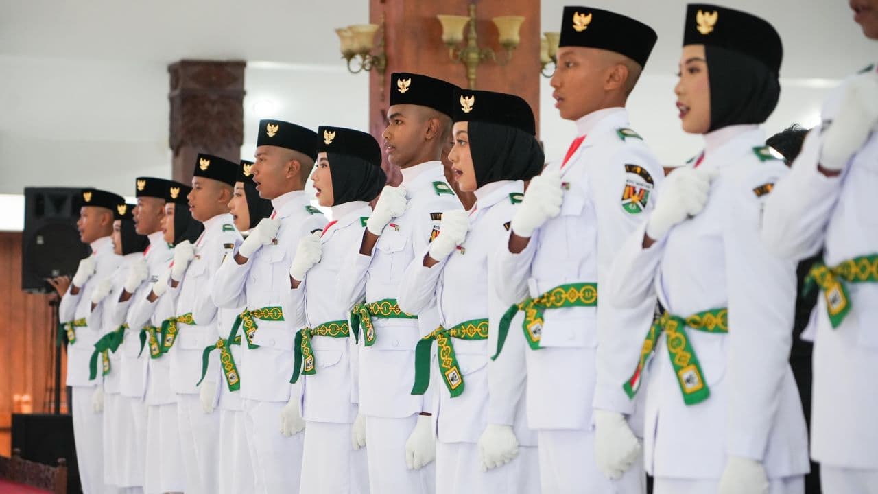48 Pelajar Dikukuhkan sebagai Paskibraka Kota Magelang 2025