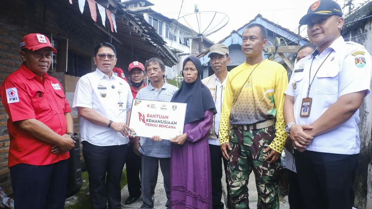 Wali Kota Magelang Salurkan Bantuan Korban Musibah Longsor di Panjang dan Rejowinangun Utara